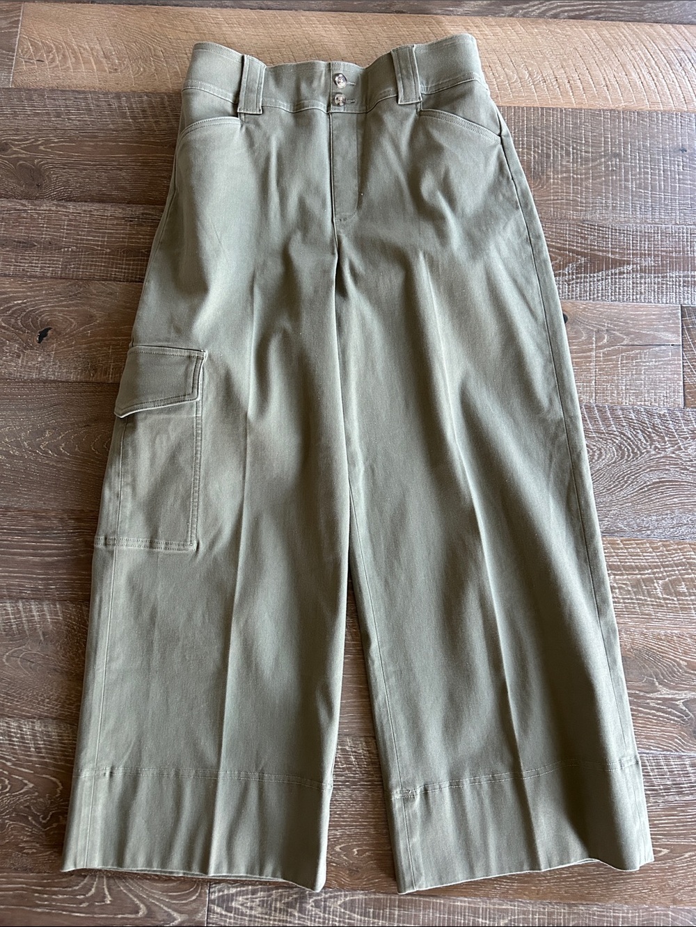 SPANX Olive Green Cargo Capris - Picture 3 of 7